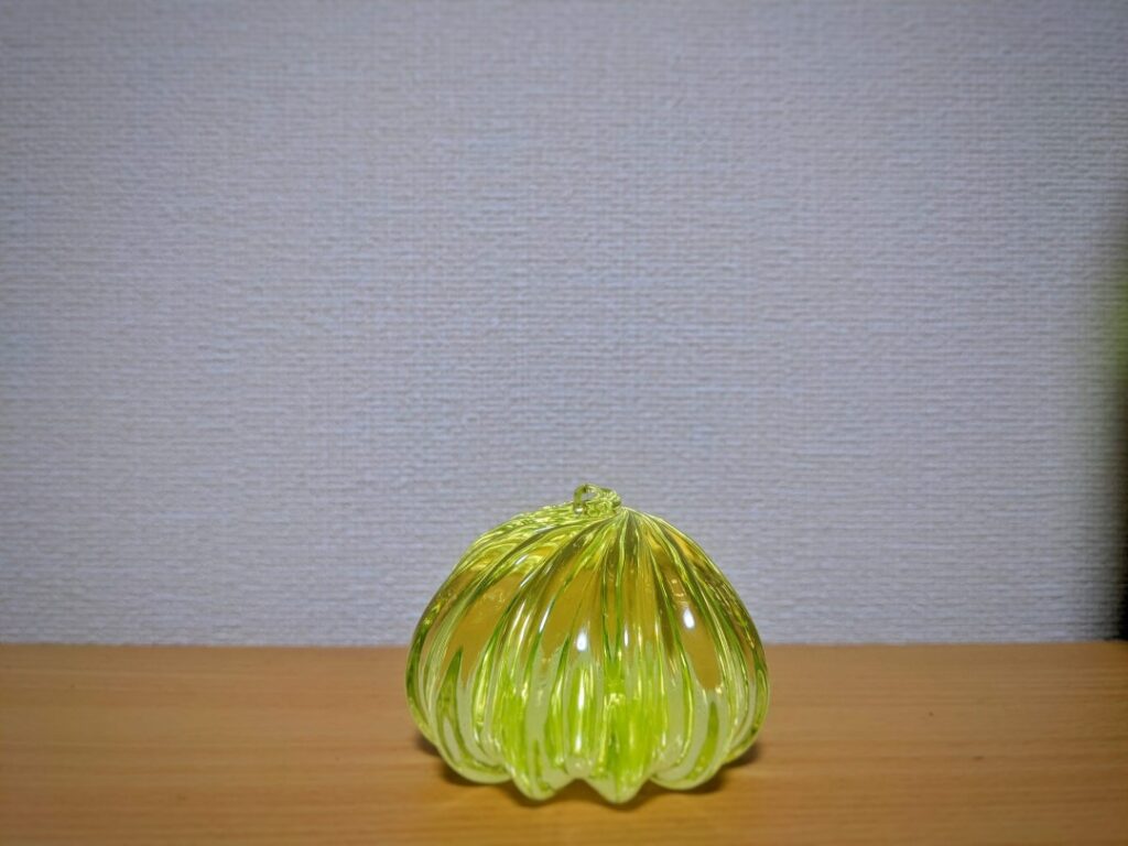 お土産のウランガラスの置物